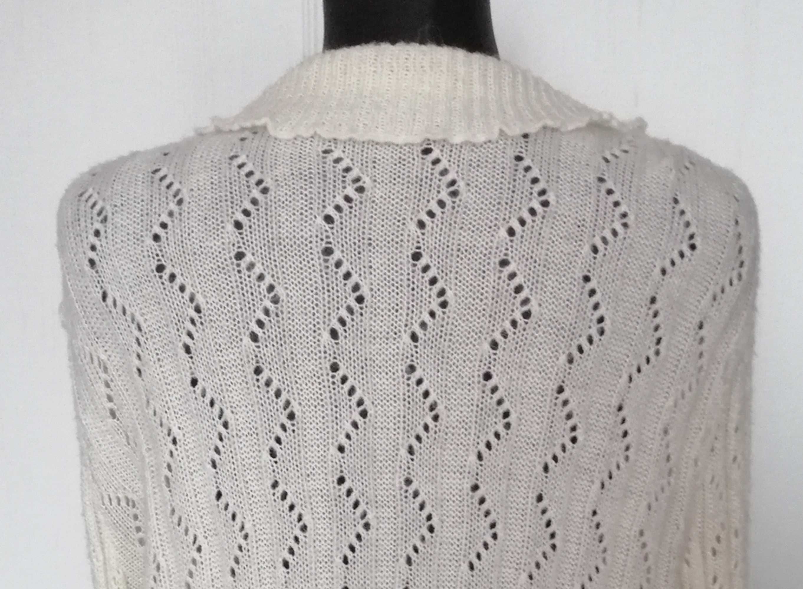 Ładny sweter ażur falbanki kremowy wiązany kardigan XL