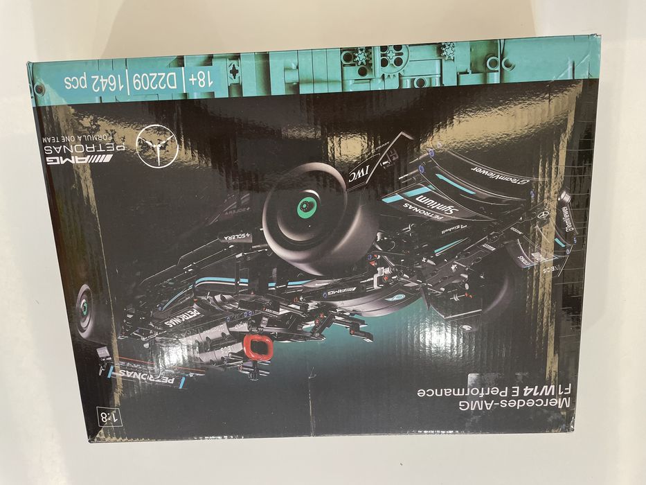 Mercedes-AMG F1 1642 peças igual ao lego