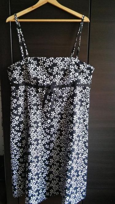 Sukienka czarna w białe kwiatuszki