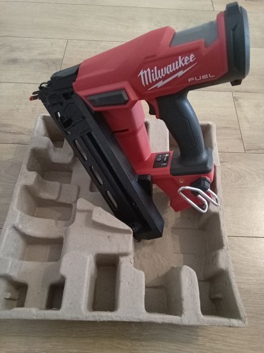 Gwoździarka Milwaukee M18 FN16GA