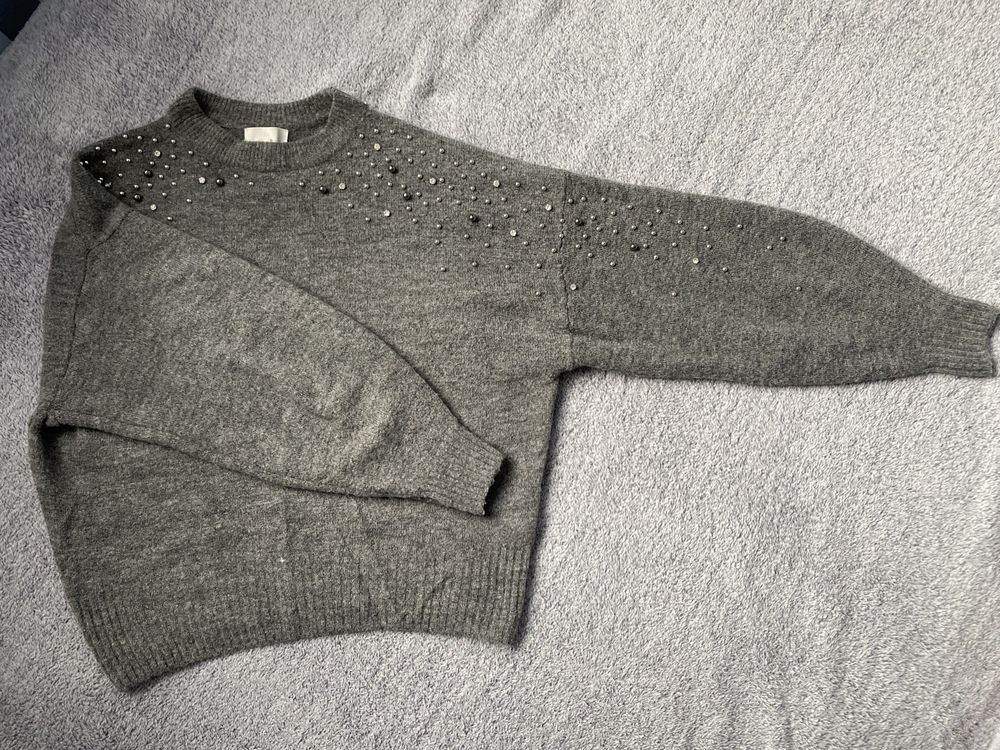 Sweter damski szary H&M rozmiar XS z koralikami i kamieniami bd stan