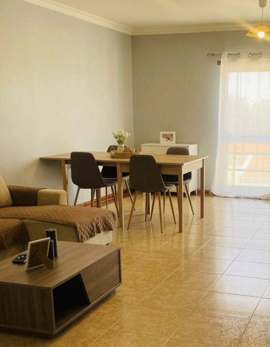 Mesa de jantar extensivel com 4 cadeiras NOVO