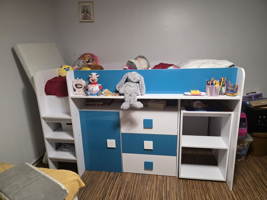 Łózko na antresoli z biurkiem