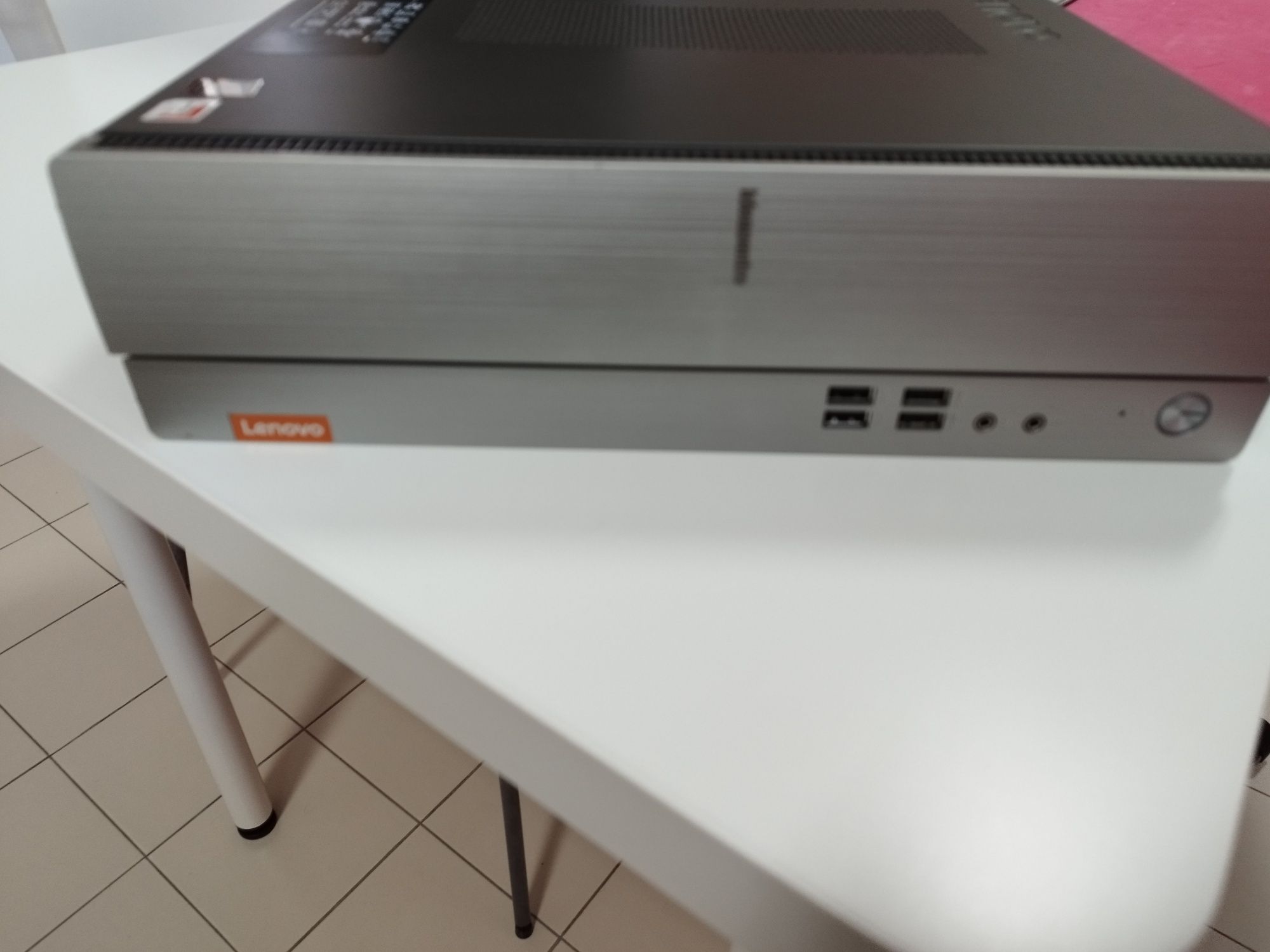 Vendo duas torres marca Lenovo