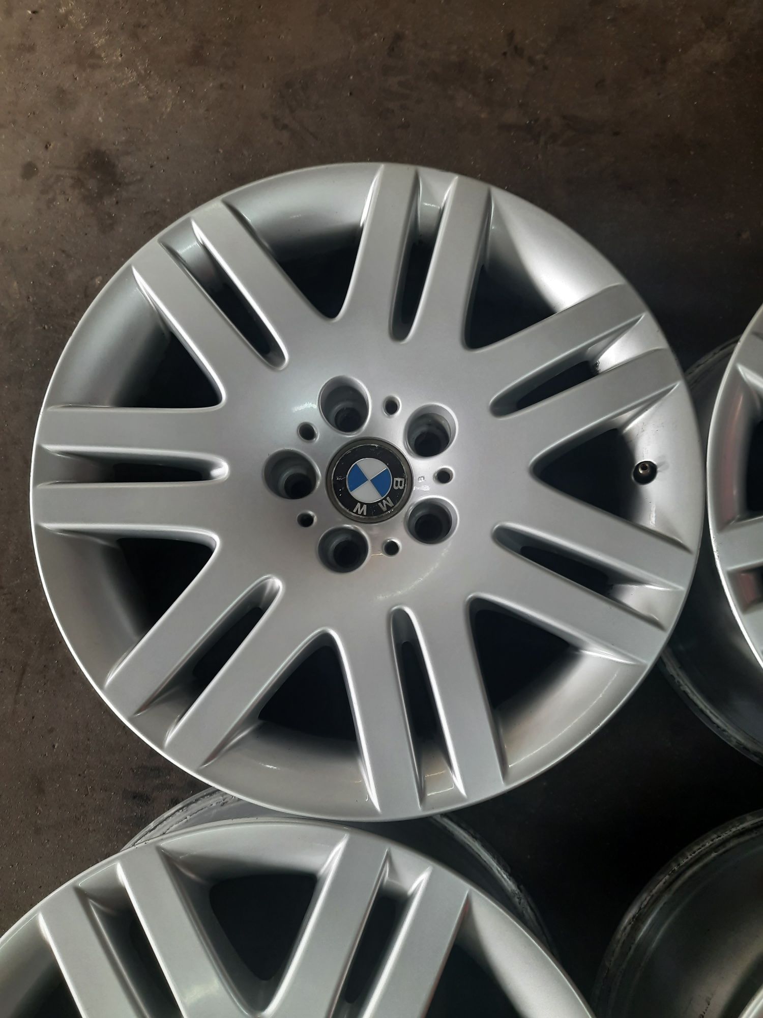 (005) Felgi 18" 5x120 is 24 8j - BMW