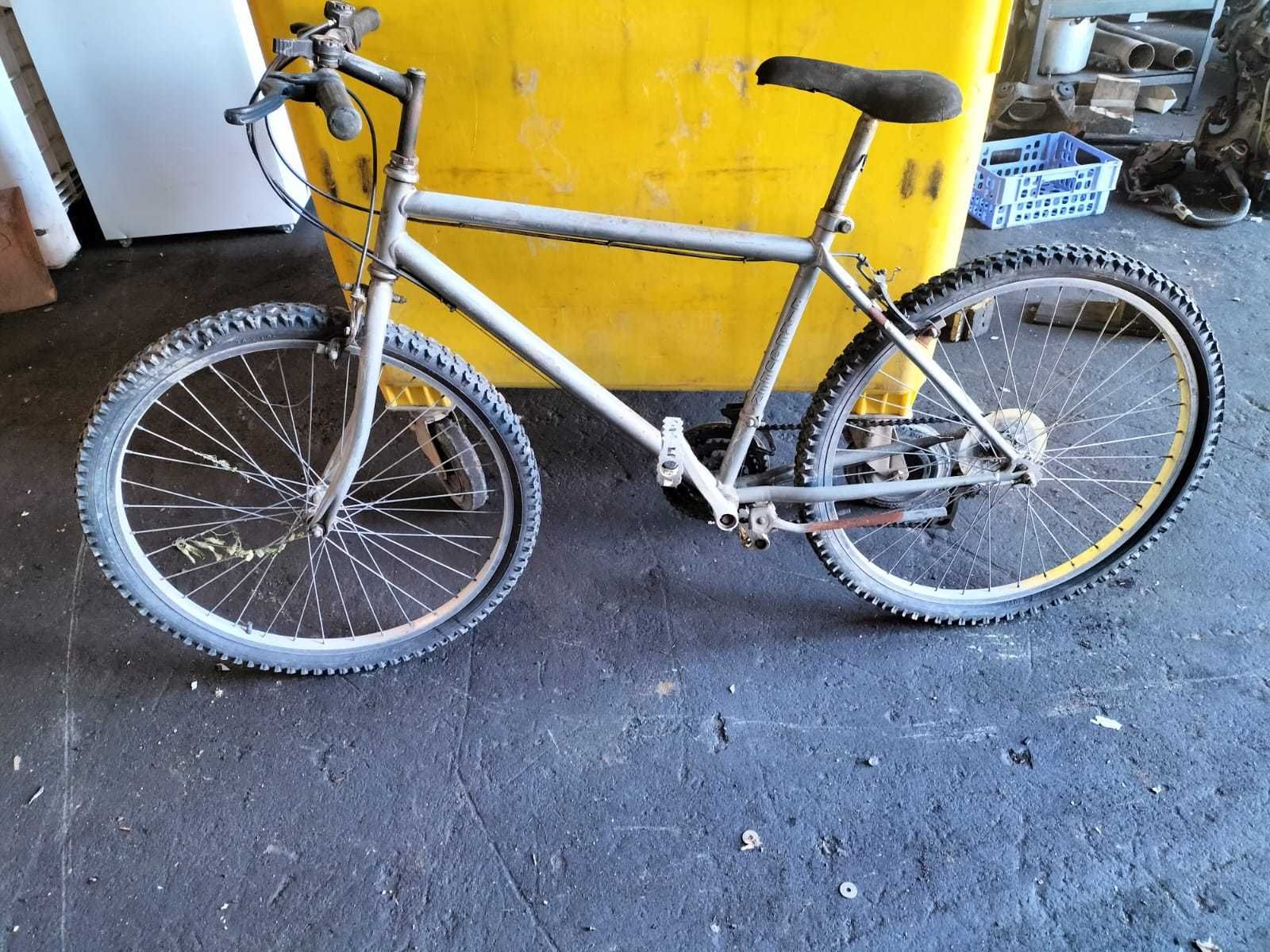 bicicleta em estado razoavel
