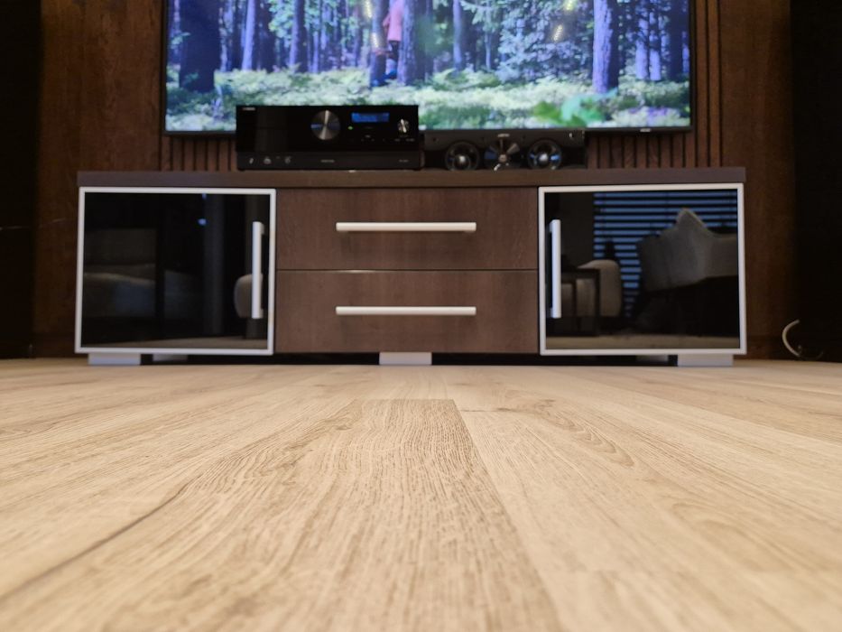 Szafka rtv orzech + czarne szyby