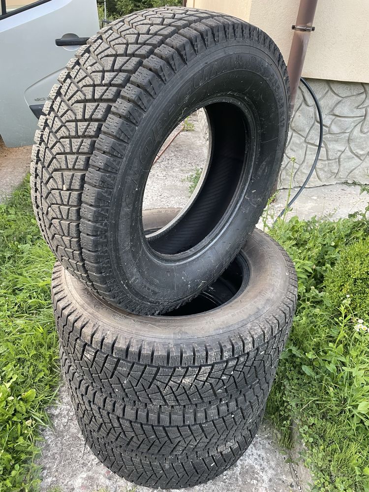 Продам шини 265/65R17 позашляховик