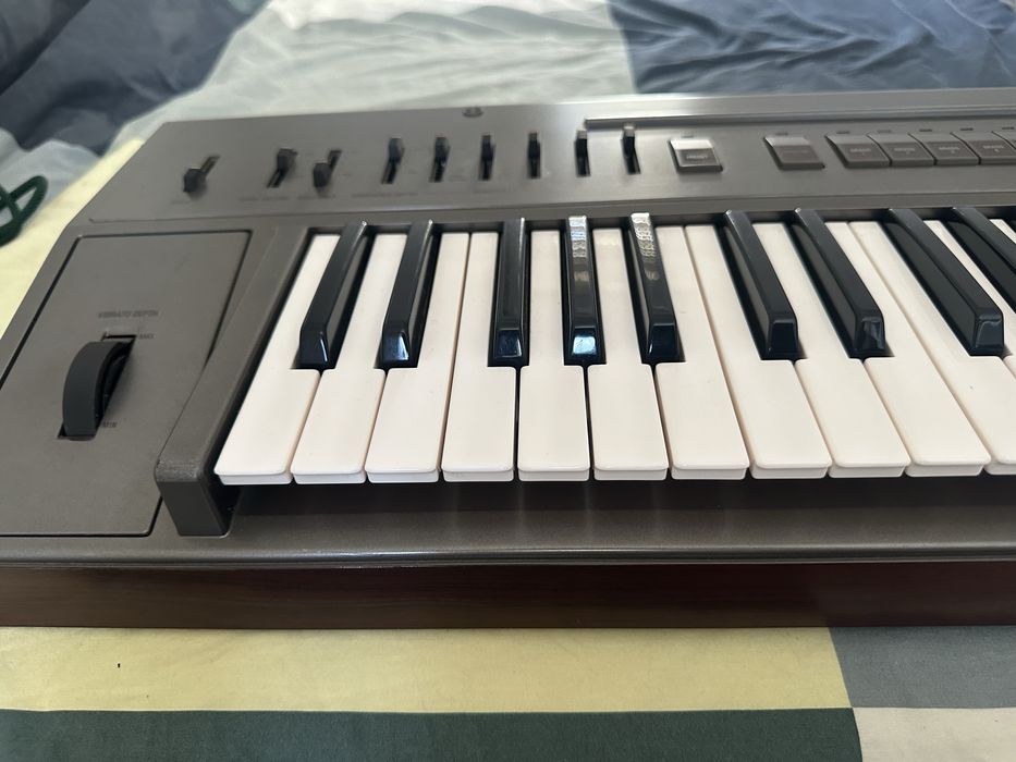 SYNTH Yamaha CE 25