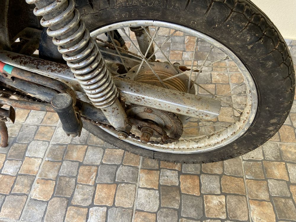 Vendo motorizada M80