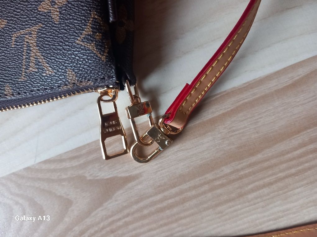 Louis vuitton mała torebka na ramię