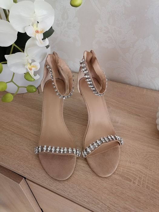 Elegancka sandały beżowe cyrkoniami wesele 39