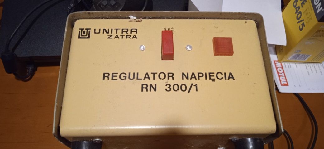 Regulator napięcia R - 300/1 UNITRA Zatra PRL