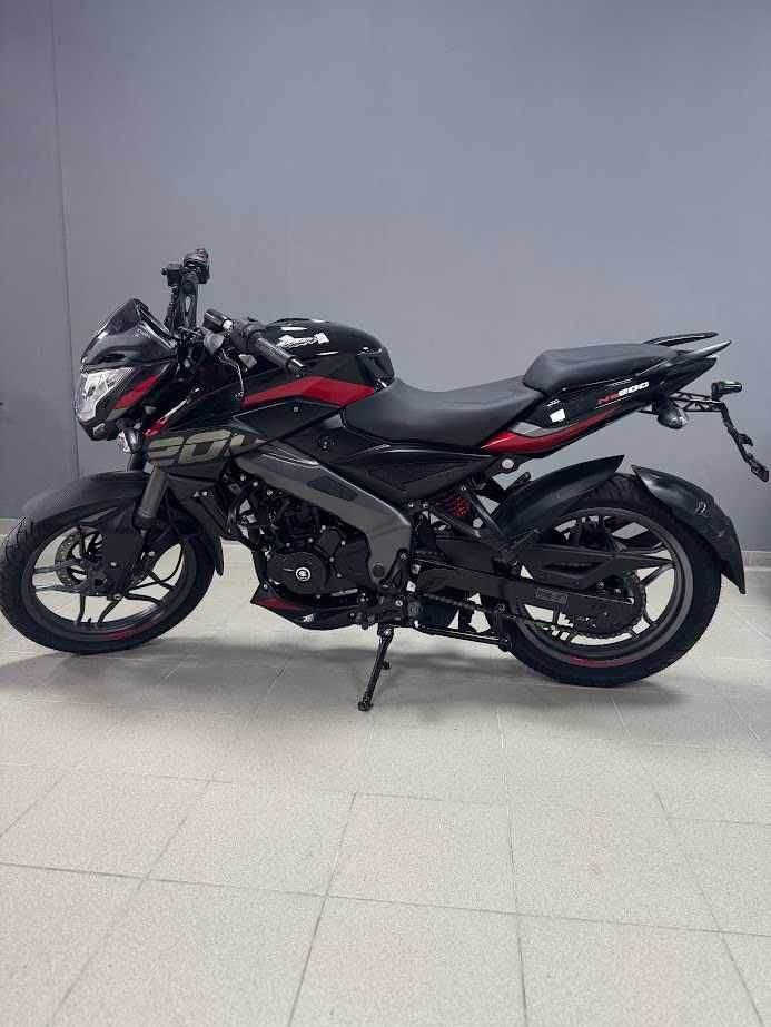 Мотоцикл BAJAJ Pulsar NS 200
