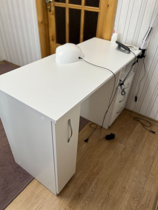 стіл для манікюру