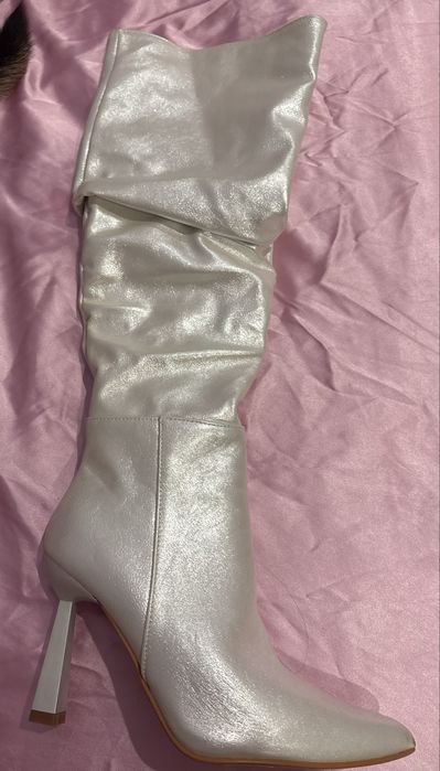 Botas de cano alto bege/prata novas tam 36