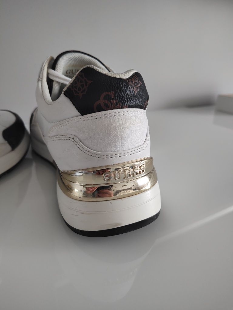 Buty sneakersy Guess