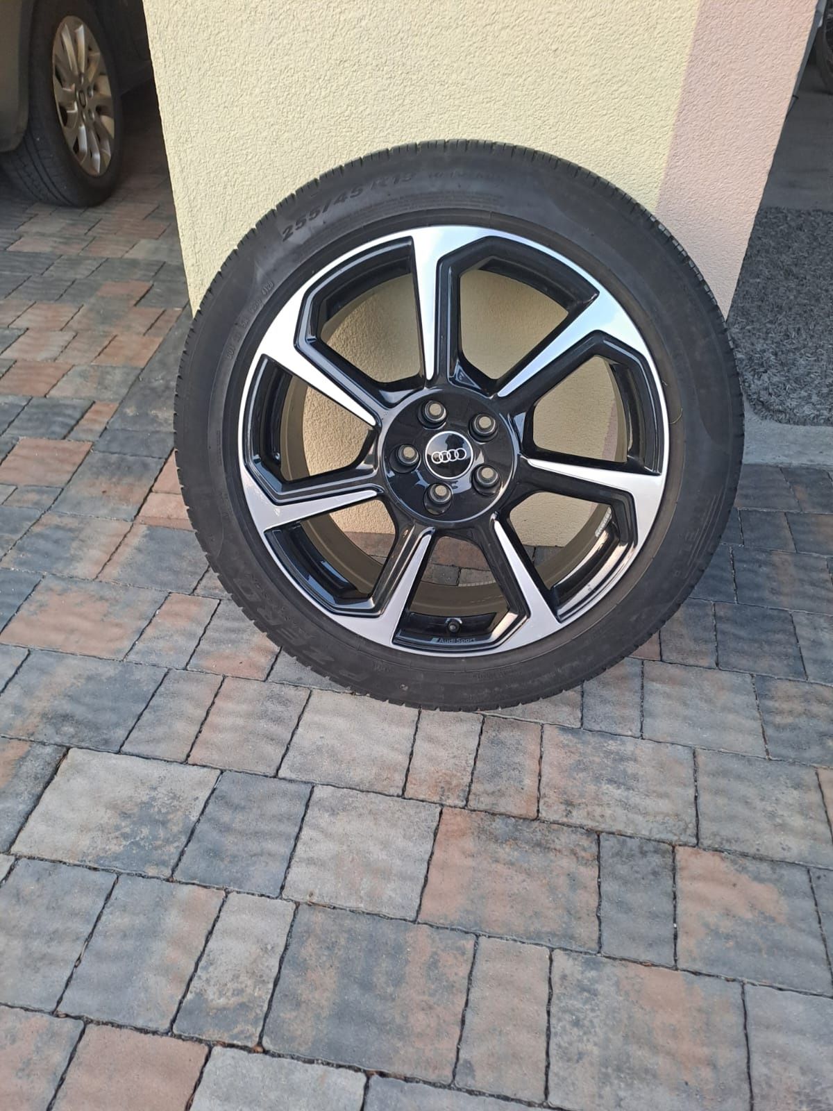 Felga Audi r.19  ET38
