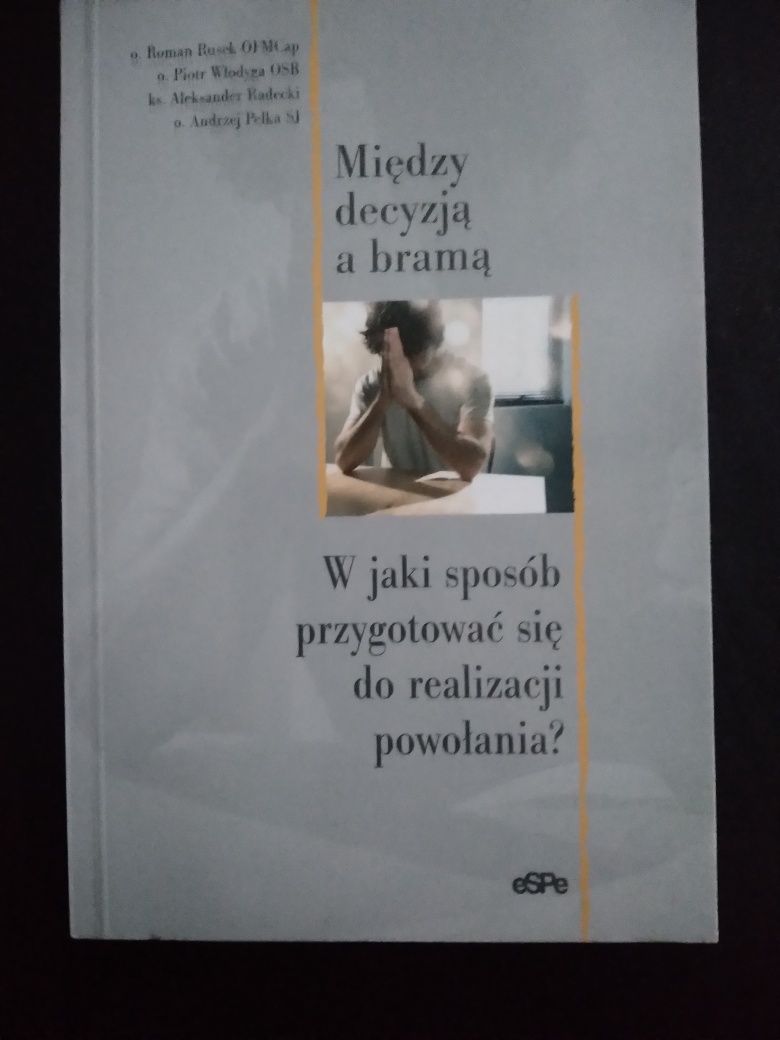 Między decyzją a bramą- praca zbiorowa