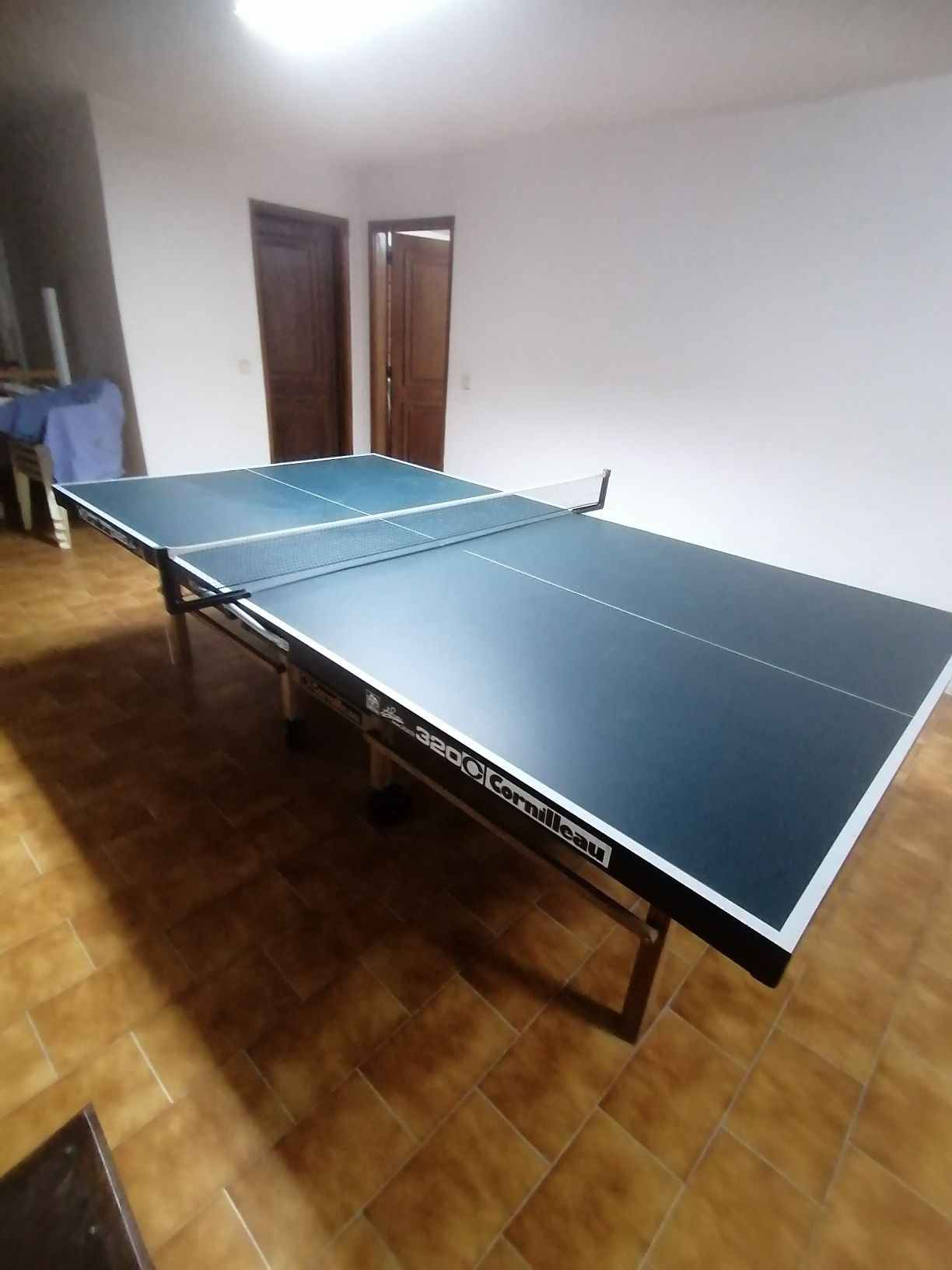 Mesa Cornilleau 320