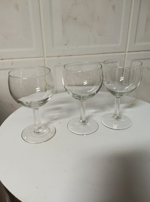 Copos de vinho novos