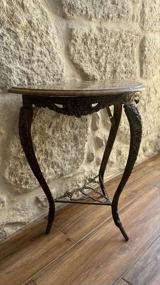 Mesa de Canto Antiga com Tampo de Mármore