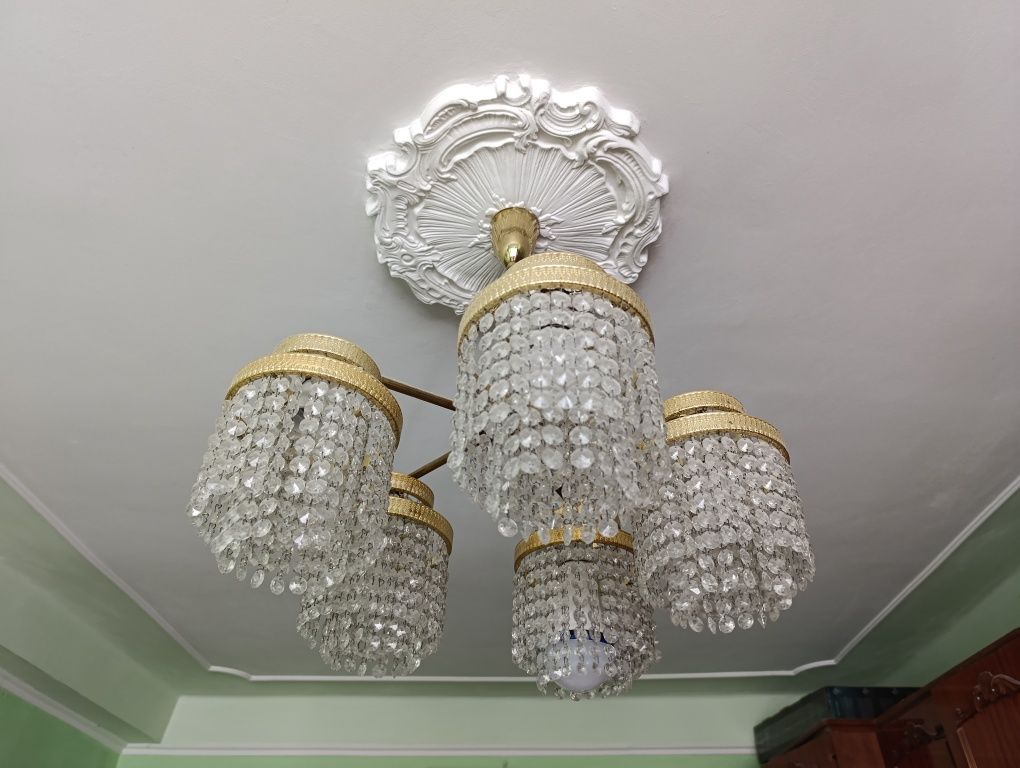 Кришталева люстра.