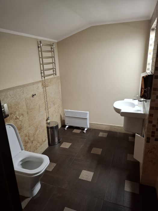 Оренда 220 кв м 1-й пов.фасаду,все вкл.без меблів з 1.01.25 Центр По