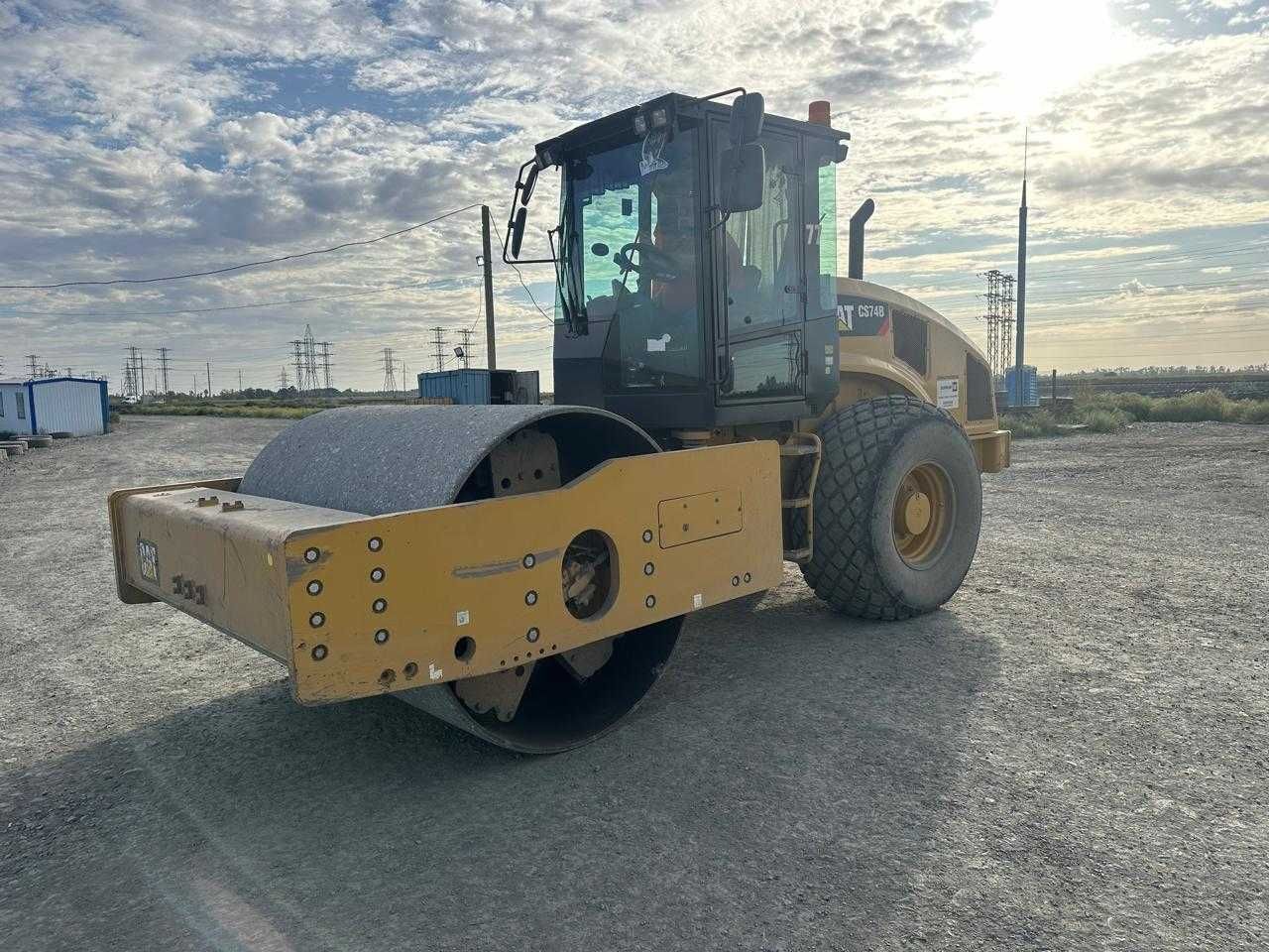 Послуги грунтового катку JCB 116D та CAT CS74B