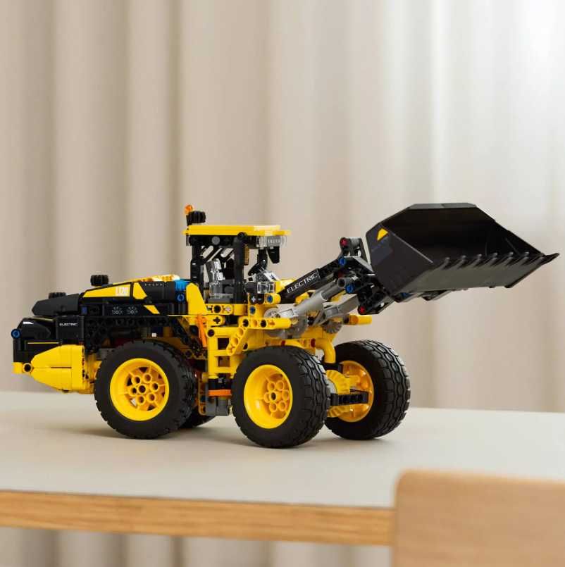 Klocki LEGO Technic 42209 Ładowarka kołowa Volvo L120 Electric