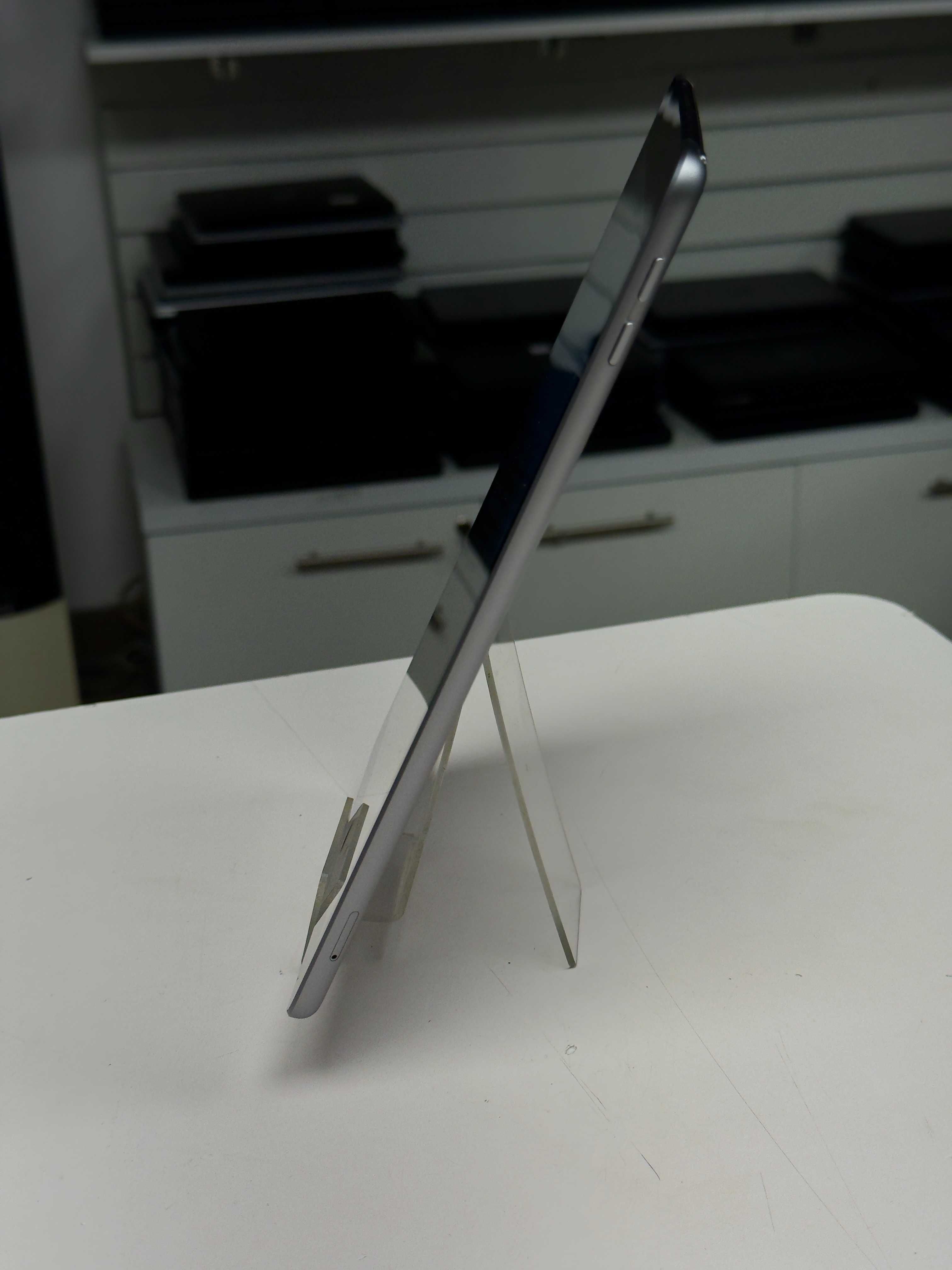 Tablet Apple iPad 5th Gen A1823 | 9,7" | 2/32GB | Cellular | SIM TANIO