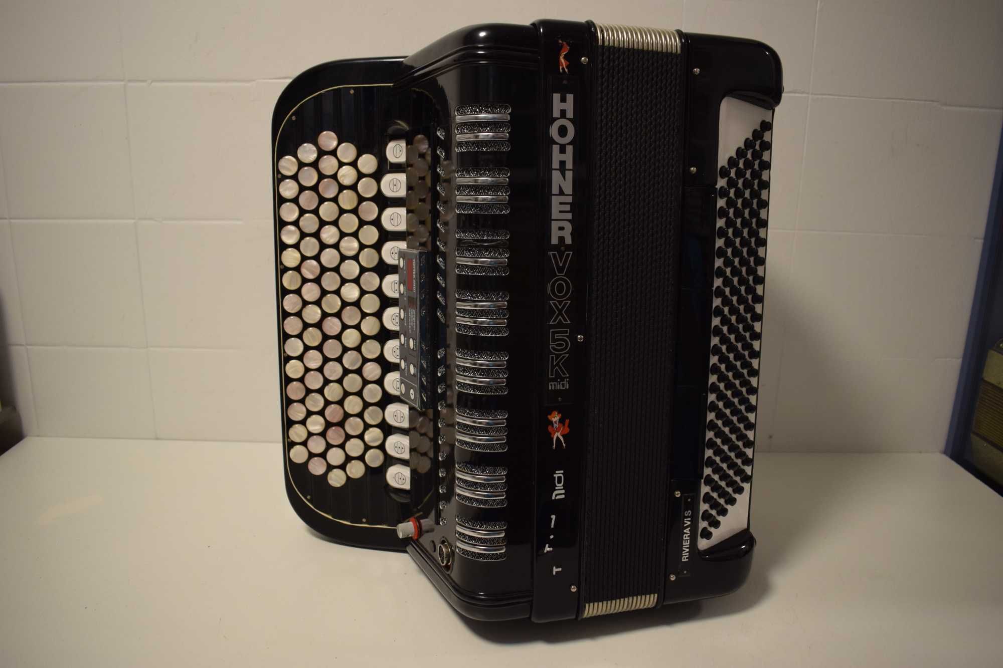 Acordeao Hohner Vox 5 midi 4 Voz, N .132