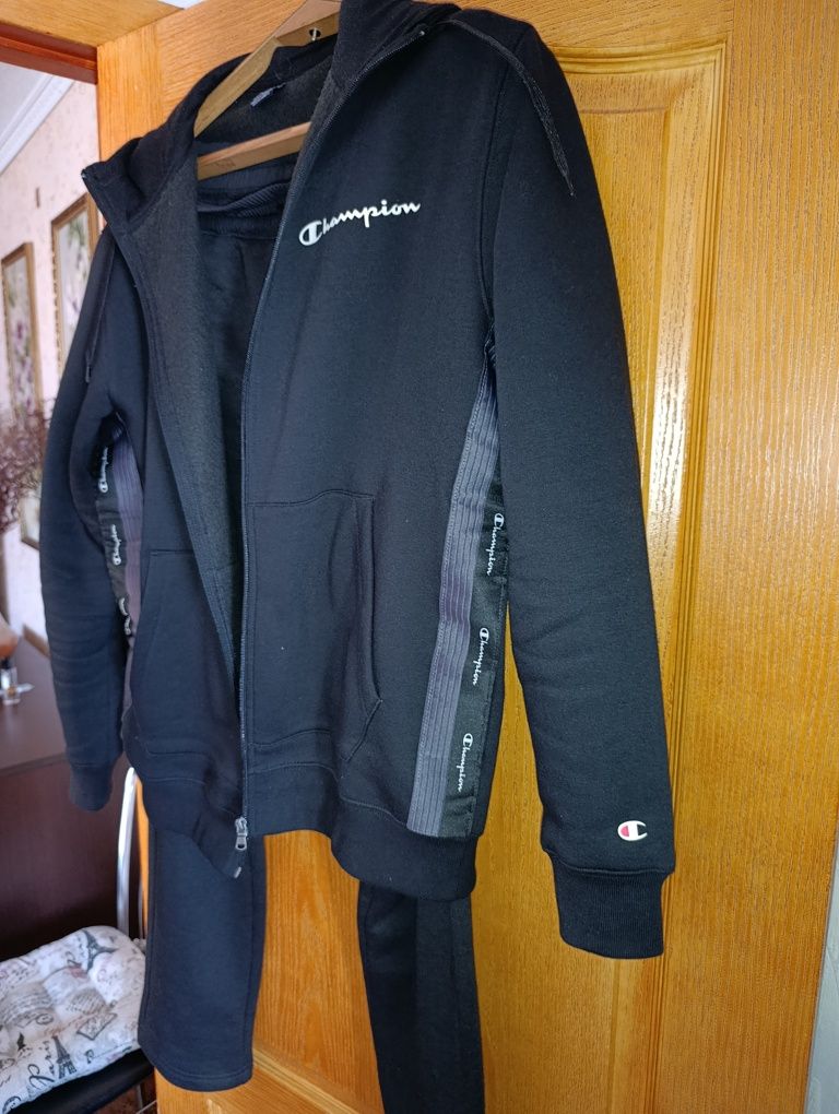 Продам спортивный костюм Champion