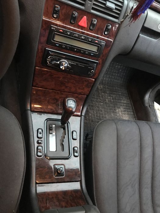 Продаю Мерседес Е200