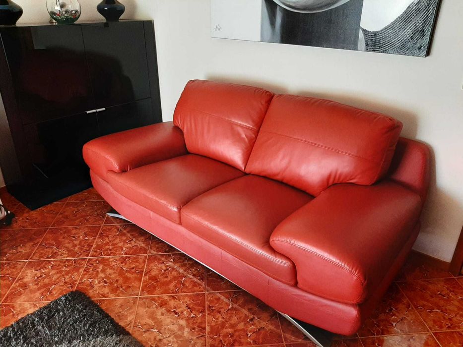 2 SOFÁS em muito bom estado de conservação.