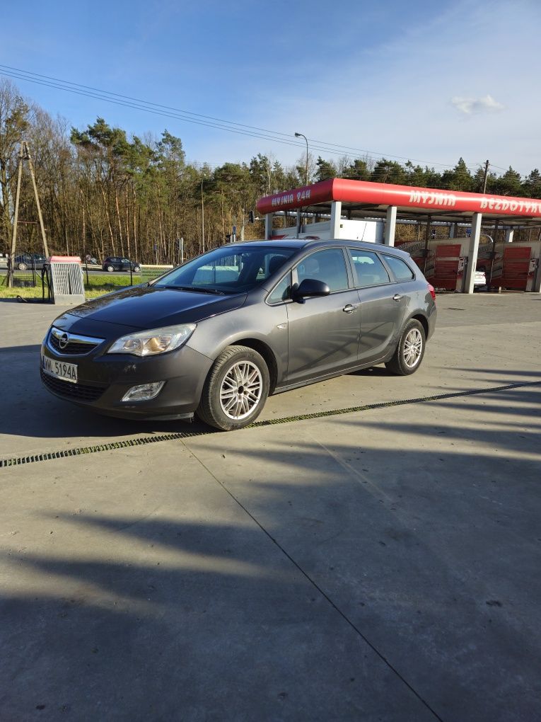Opel Astra 2011rok 1,7diesel Euro5 Salon Polska 2 komplety kół