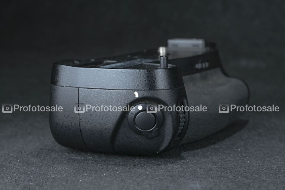 Батарейний блок (бустер) Nikon MB-D16 для Nikon D750