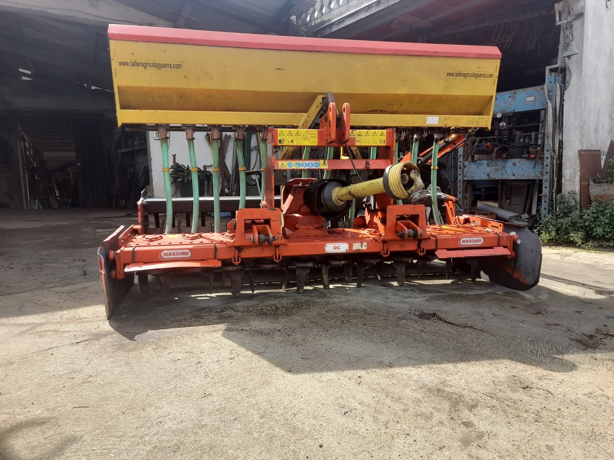 Rototerra + semeador de erva