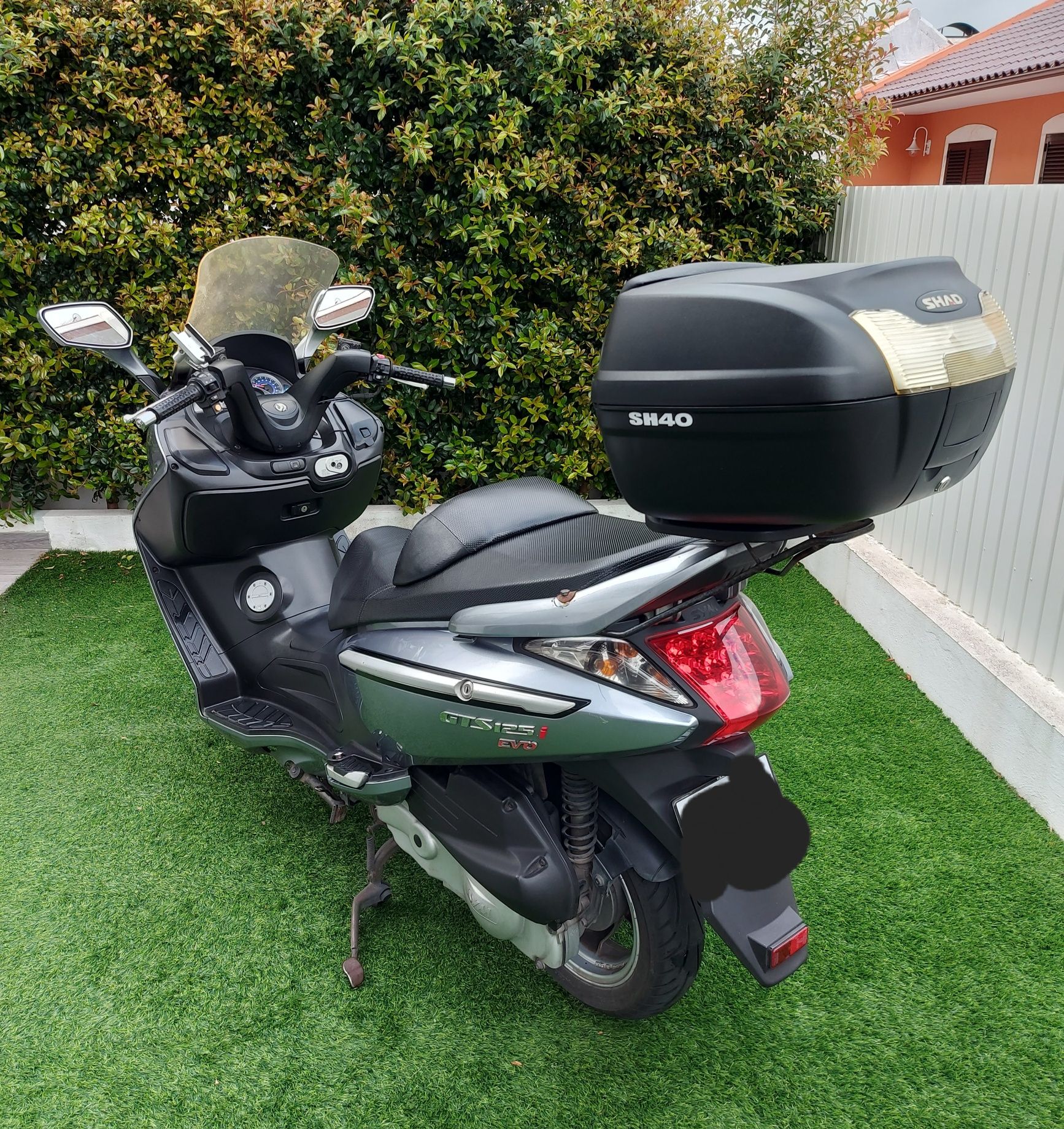 Sym gts 125i Evo excelente estado com top case. Não pretendo trocas.
