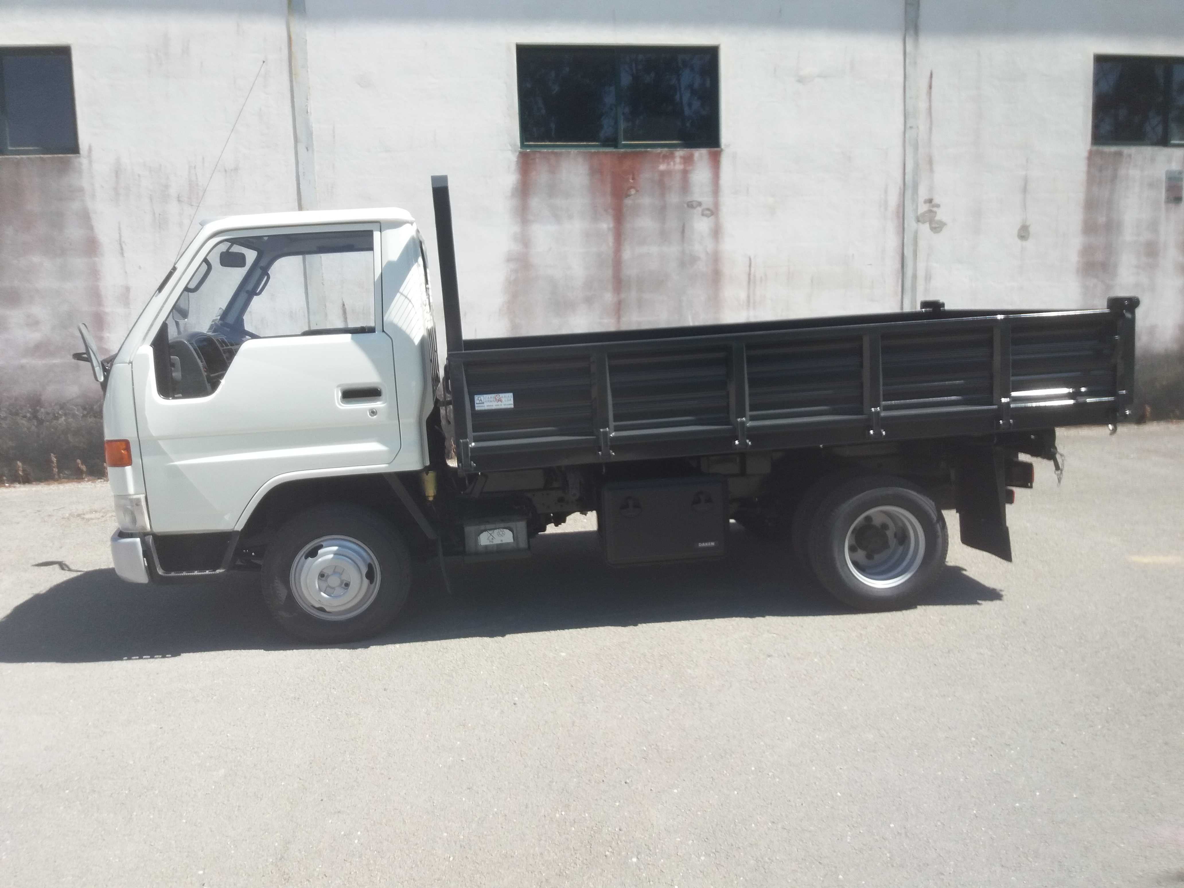 Toyota Dyna 150 Tribasculante
