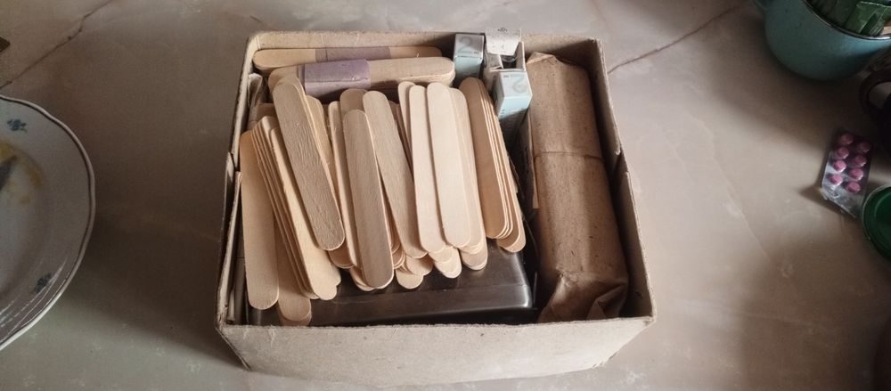 Голки шприци шпателі скальпелі багато разові