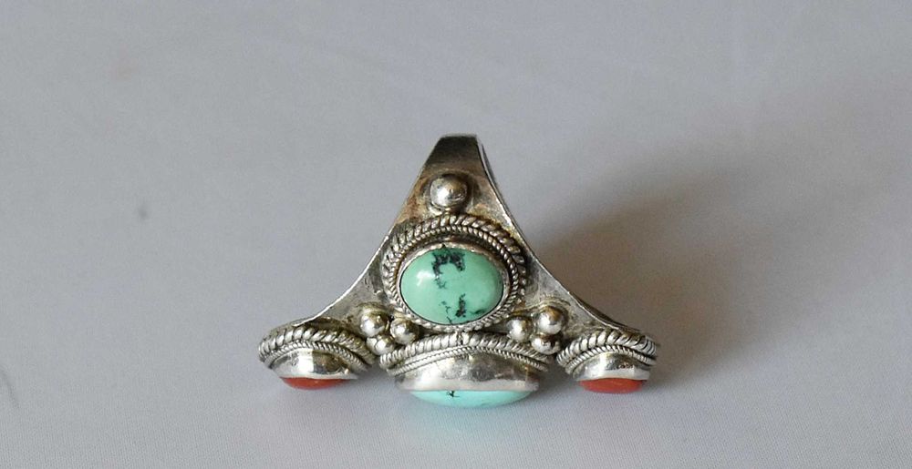 Masywny srebrny pierścionek z koralem i turkusem