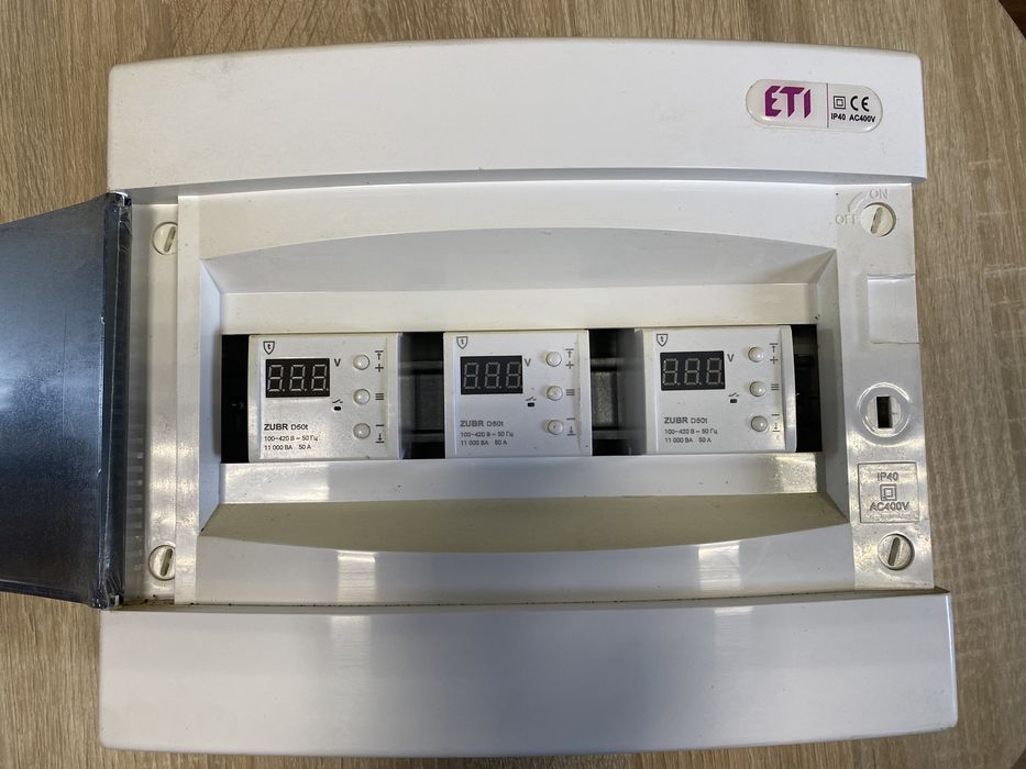 Реле напруги ZUBR D50t на DIN-рейку