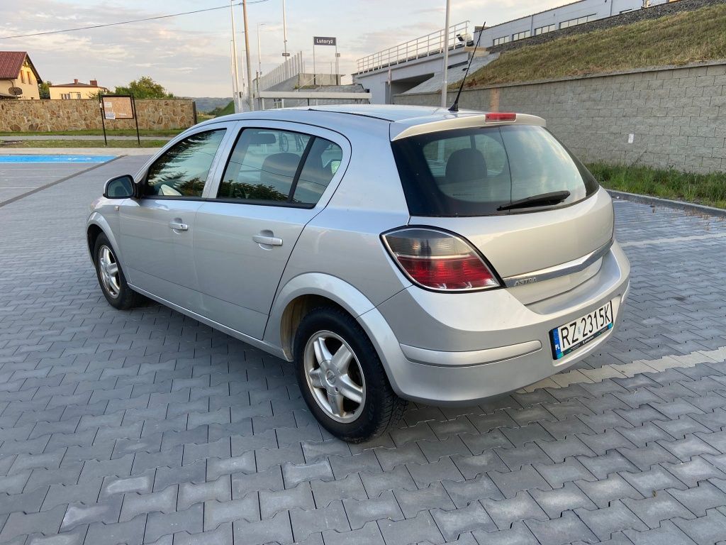 Opel Astra H 1.4 benzyna 2010r