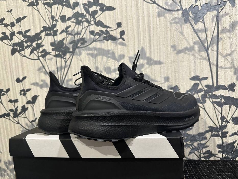 Чоловічі кросівки Adidas 42.5 розмір Ultraboost 5 Gore-Tex кроссовки