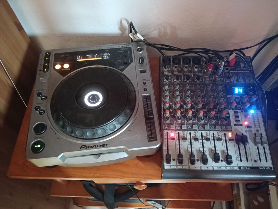 Conjunto mesa mais DJ Pioneer e coluna