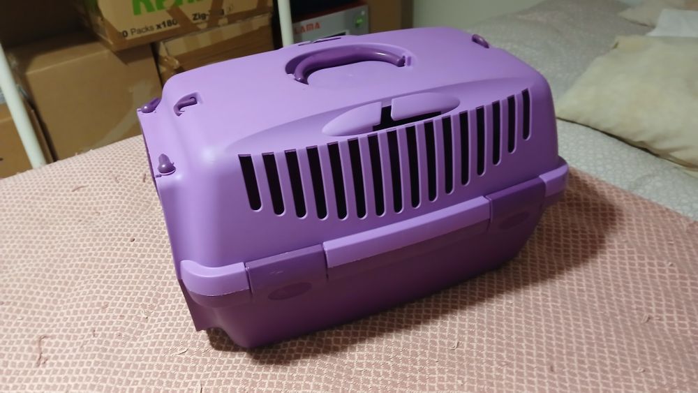 Caixa transportadora para animais usada