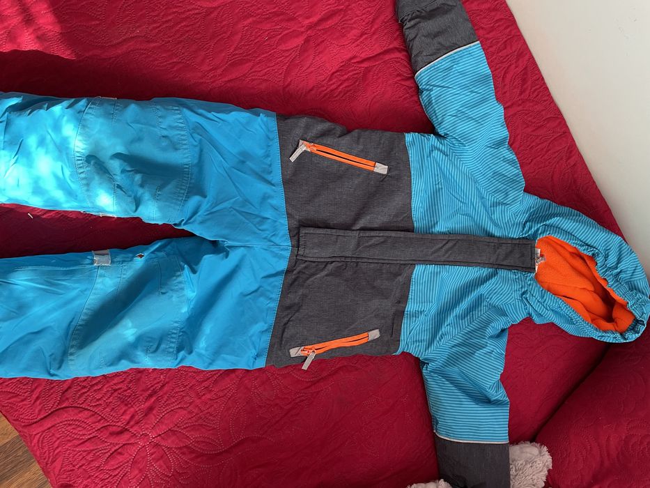 Продам зимний комбинезон на мальчика