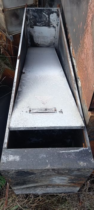 Шафа для одягу металева