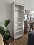 Biała szafka regał IKEA – 5 półek, styl skandynawski